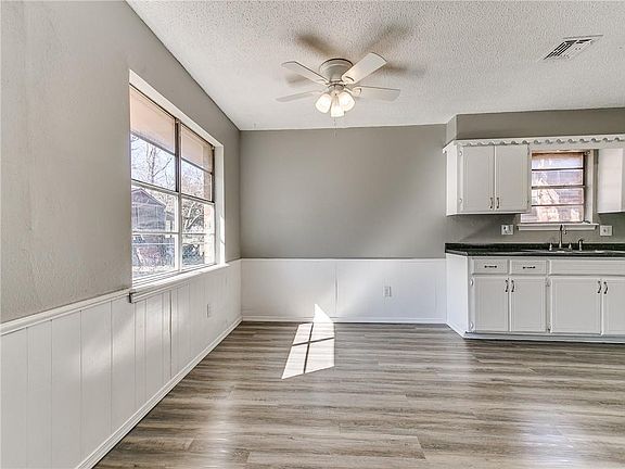 4th image of 202 W Campbell Dr