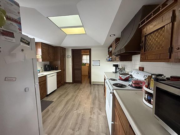 4th image of 402 5TH STREET