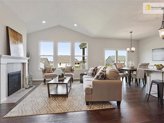 Simulated Images. Actual home may vary.