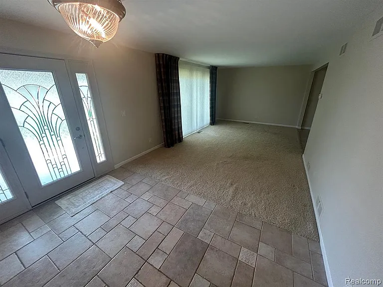 24915 Lakeland St — Photo 3