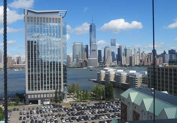 Direct Manhattan room from every room, with 70 sq foot balco