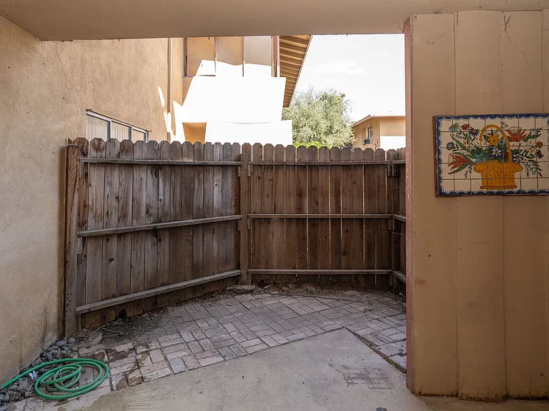 1721 Oxley St — Photo 18