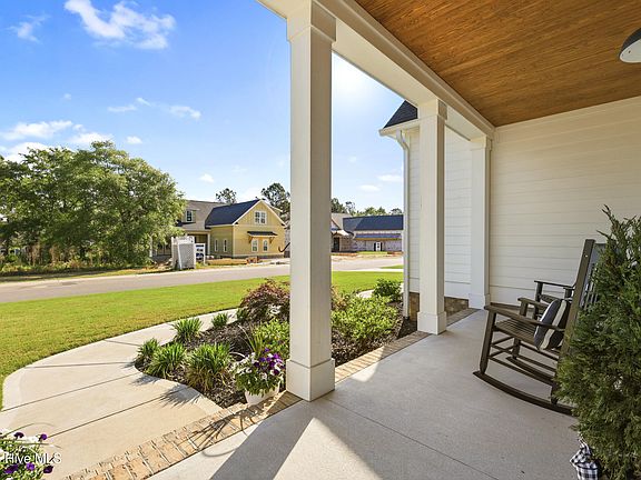 5th image of 3829 Bay Colony Road NE
