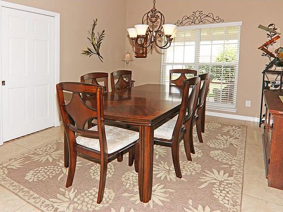 5th image of 384 Glen Abbey Ln