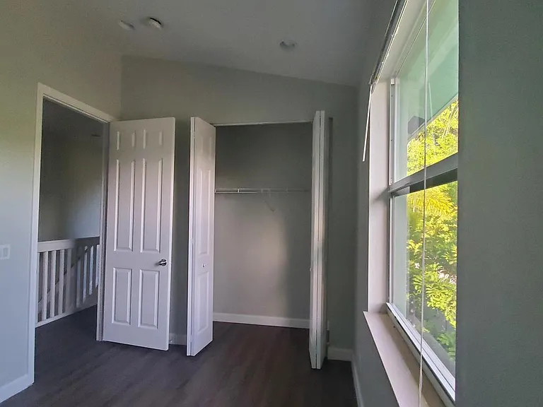 115 Akron St — Photo 12