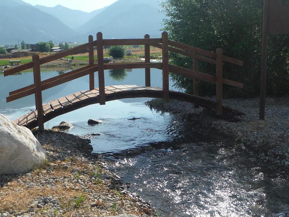 2nd image of E Circle Dr