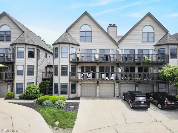23012 Roberts Run #90, Bay Village, OH 44140