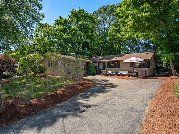 2nd image of 11 Ruth Dr