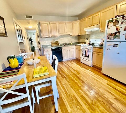 5th image of 2726 W Wellington Ave #1