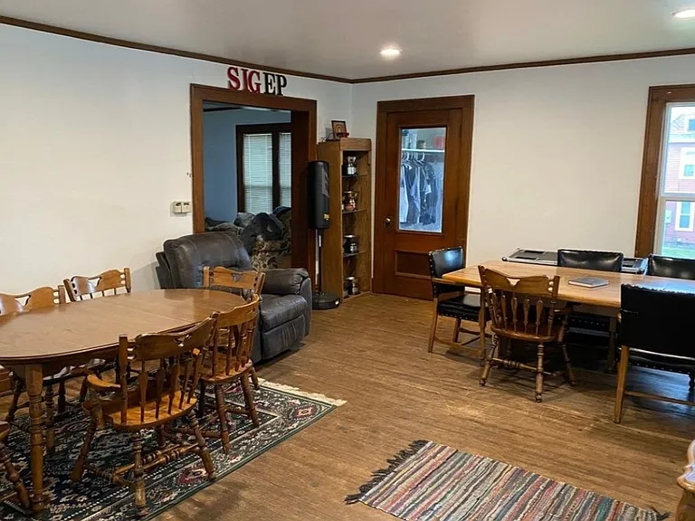 2522 College St — Photo 3