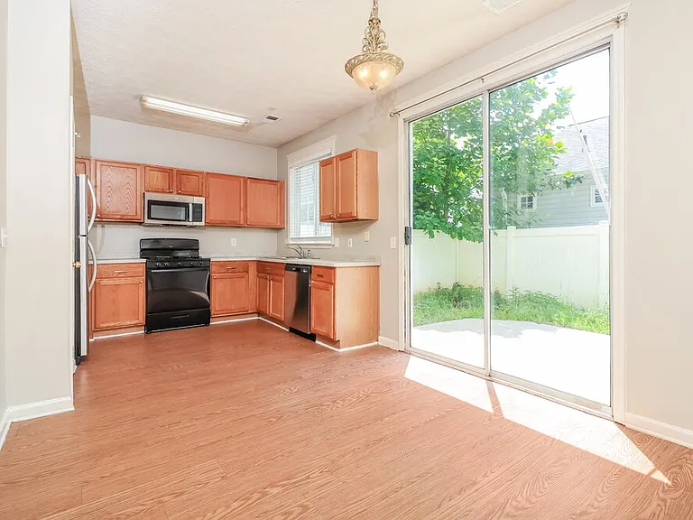 186 Windcroft Ct NW — Photo 8