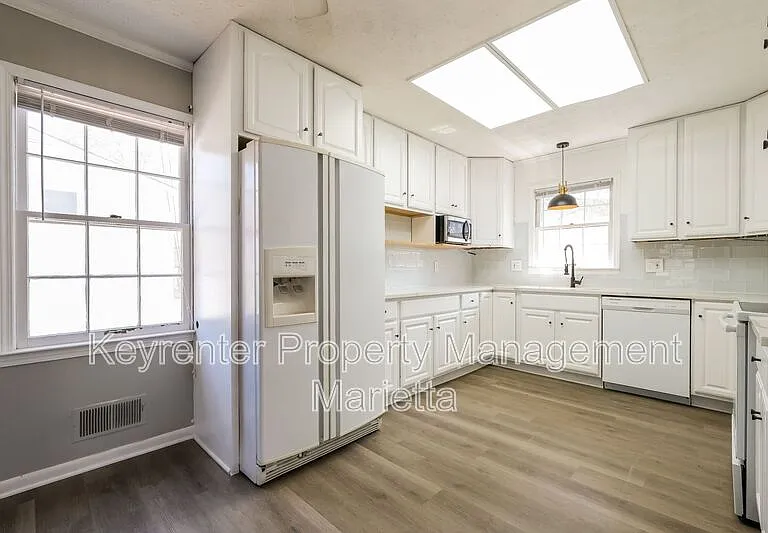 480 Debra Dr — Photo 9