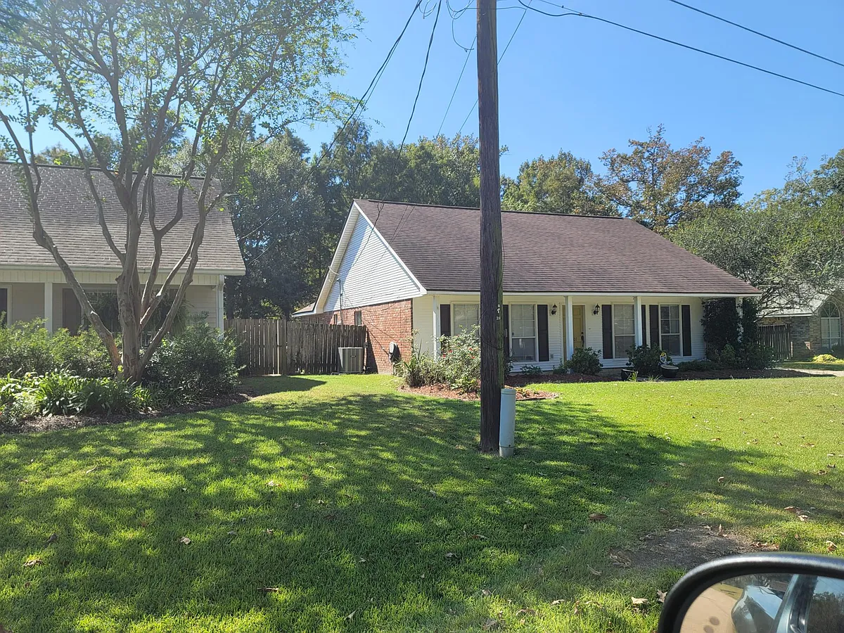 Building Photo - 18607 Red Oak Dr