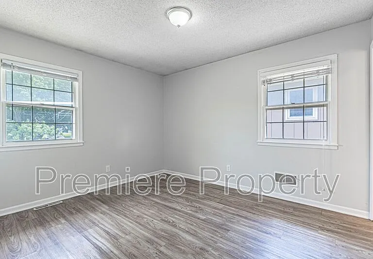 4329 Sterling Ave — Photo 8