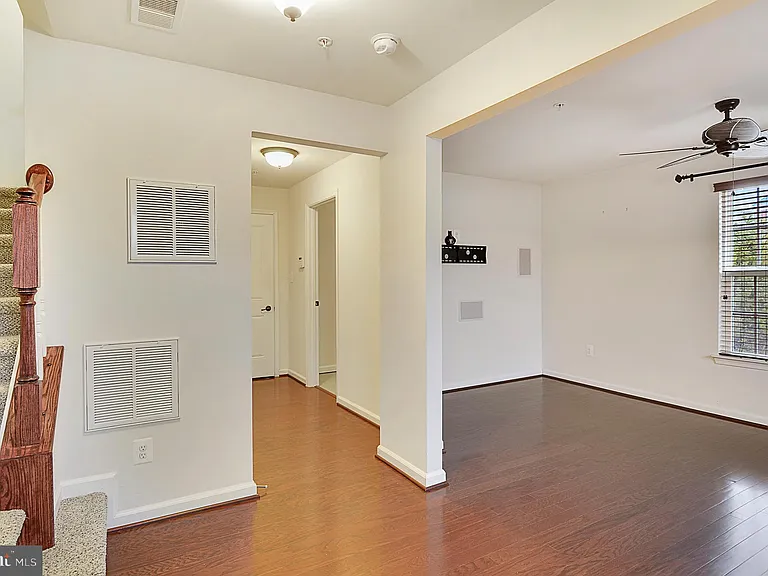 3650 Wright Ter NE — Photo 2