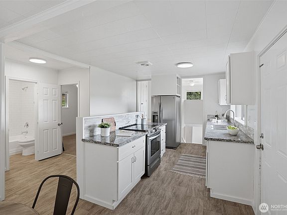 3rd image of 3604 Dahl Road NW