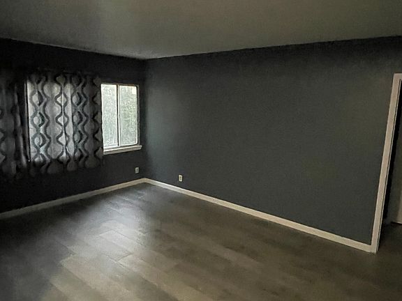 3rd image of 7520 Woodley Ave