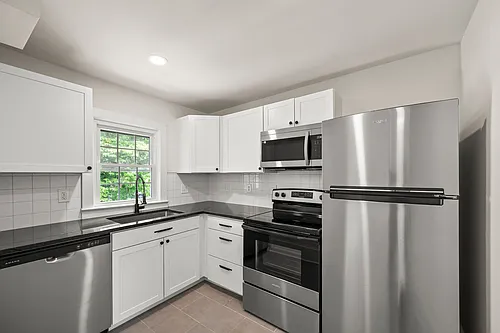 1407 Clover St Photo 1