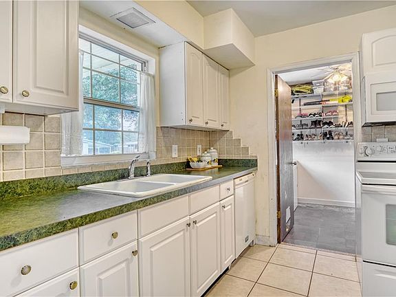 5th image of 7413 Celeste Ln