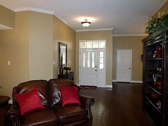 3rd image of 2610 Valley Creek Trl
