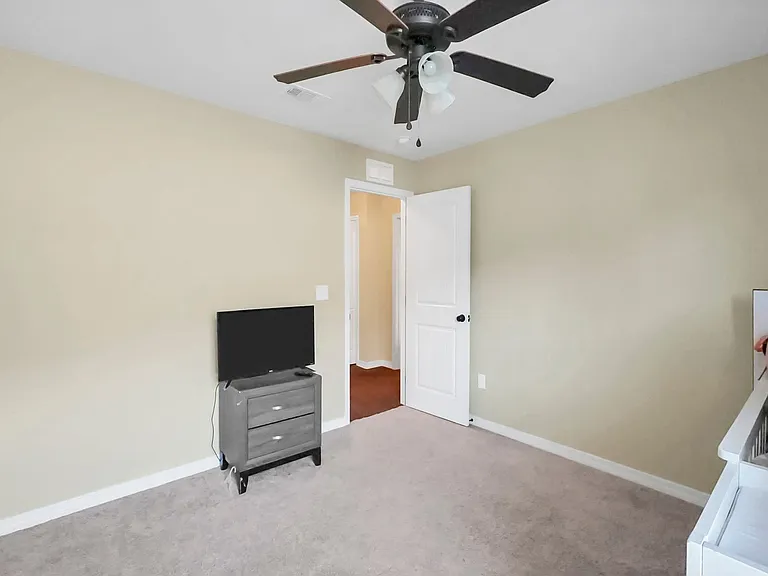220 Wainwright Dr — Photo 44