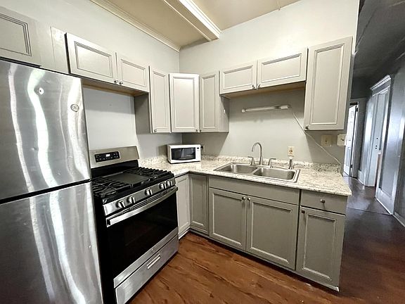 4th image of 15 Tompkins St #4