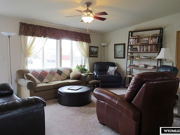 3rd image of 915 Cliff Ave