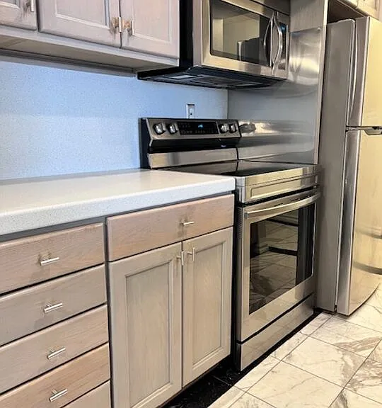 906 N Doheny Dr #512 — Photo 8