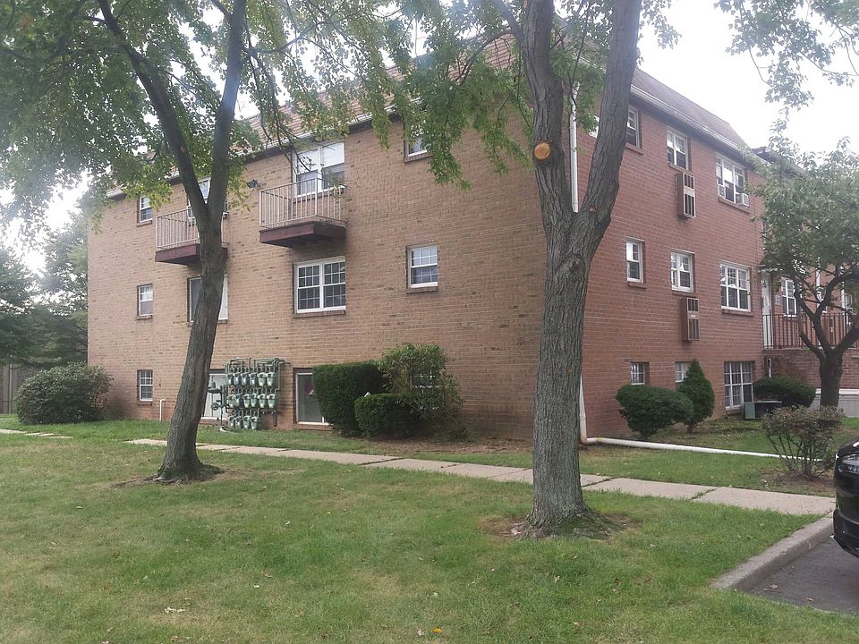 2nd image of 421 College Dr