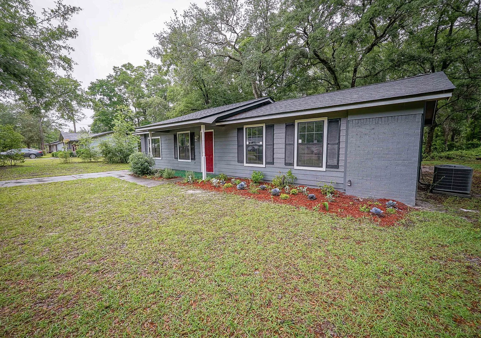 4/2 Single Family Home — Photo 2