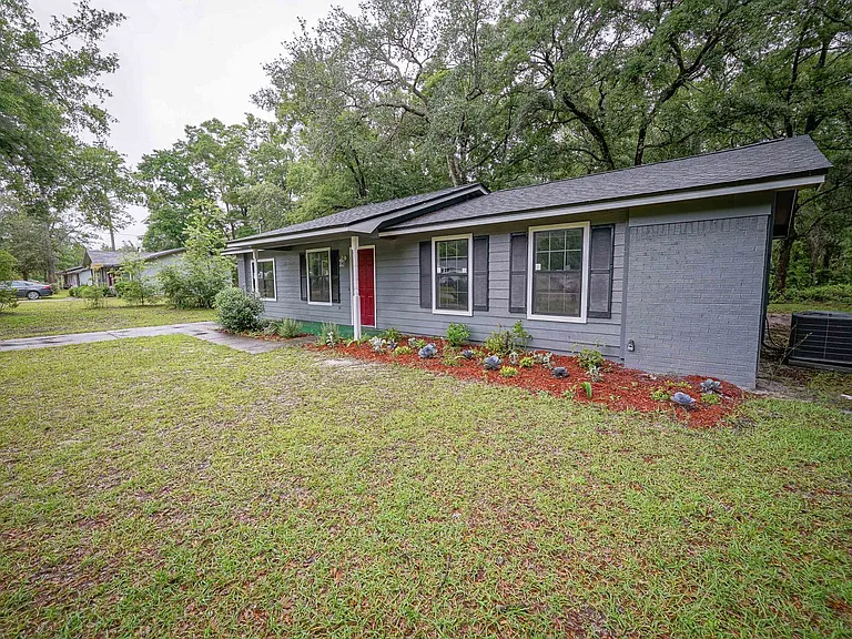 8407 Lenova Ln — Photo 2