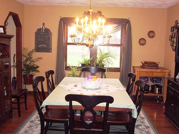 2nd image of 3869 Shagbark Ln