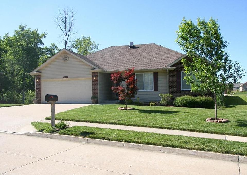 1st image of 2907 Woods Crossing Dr