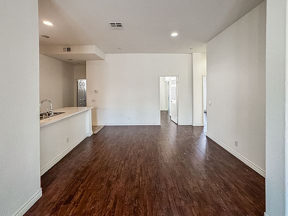 4th image of 1109 Armstrong Dr
