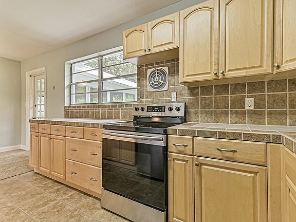 5th image of 217 Kenilworth Ave