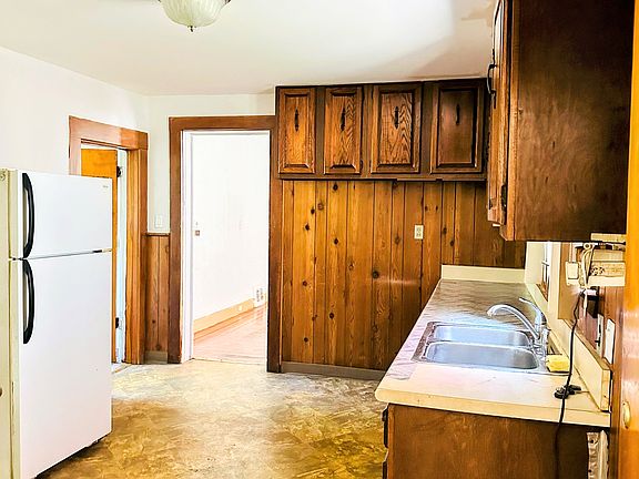 5th image of 157 Laurel St #1
