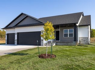 3340 Village Way, Robins, IA 52328