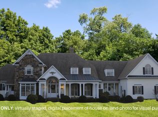 302 E Camp McDonald Rd, Prospect Heights, IL 60070