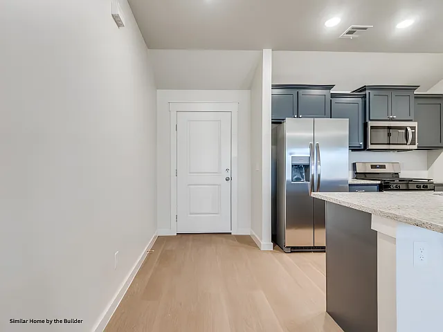 3 bed, 1200 sqft, $1,740 — Photo 3
