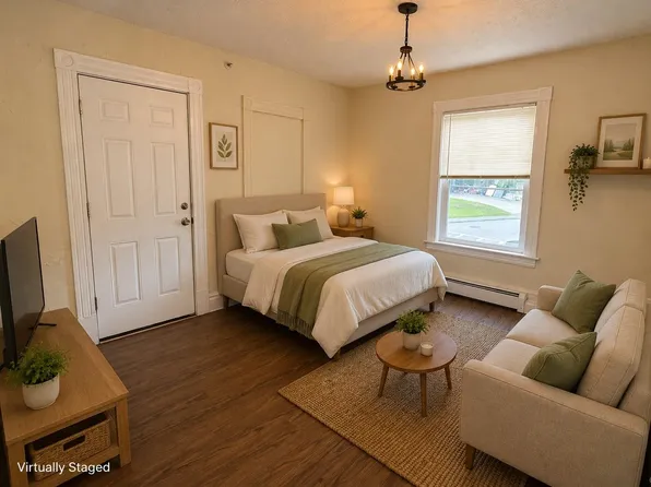 70 W Broadway #4, Derry, NH 03038
