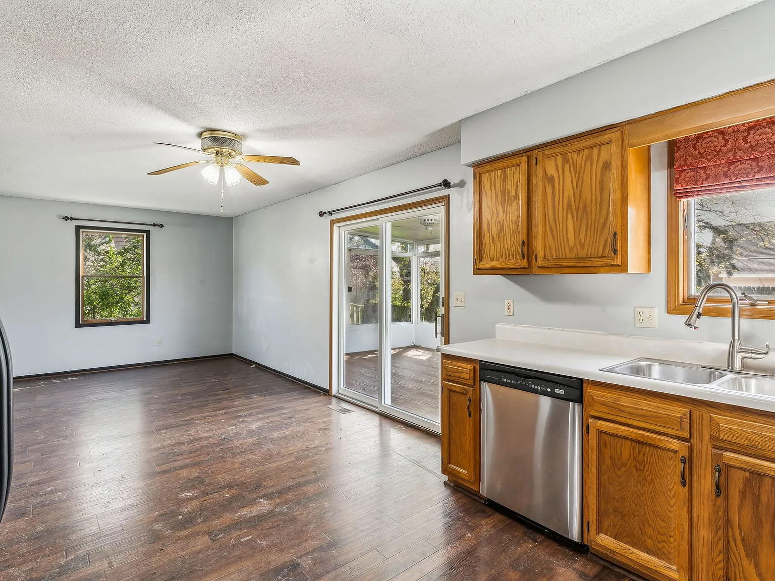 3 bed, 1440 sqft, $2,050 — Photo 3