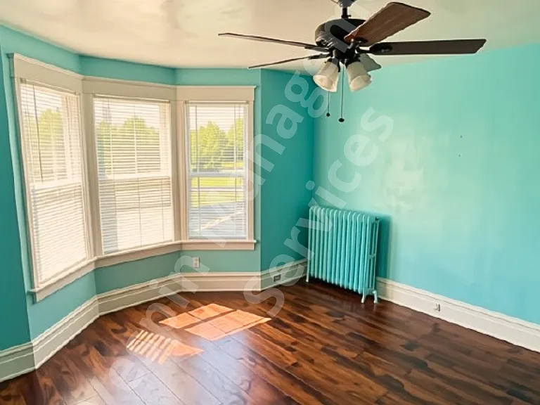 1734 W Norwegian St — Photo 9