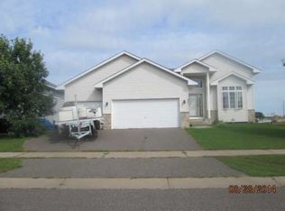 401 Cardinal Ct NW, Isanti, MN 55040