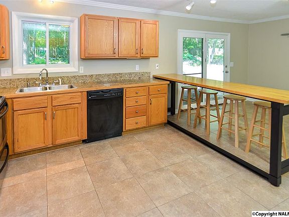 5th image of 602 Mountain Gap Dr SE
