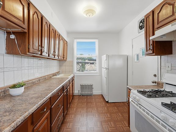 3rd image of 5708 W George St Unit 2