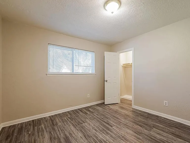 16738 Barcelona Dr — Photo 8