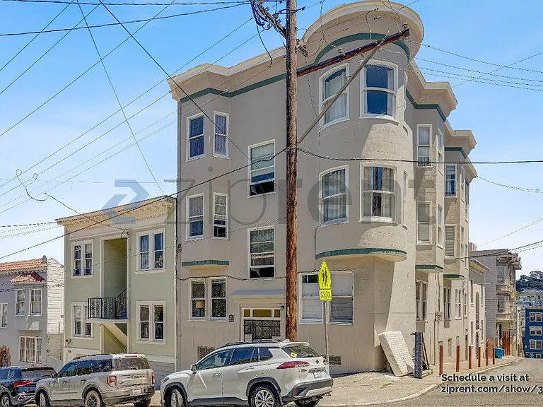 2132 Jones St — Photo 2