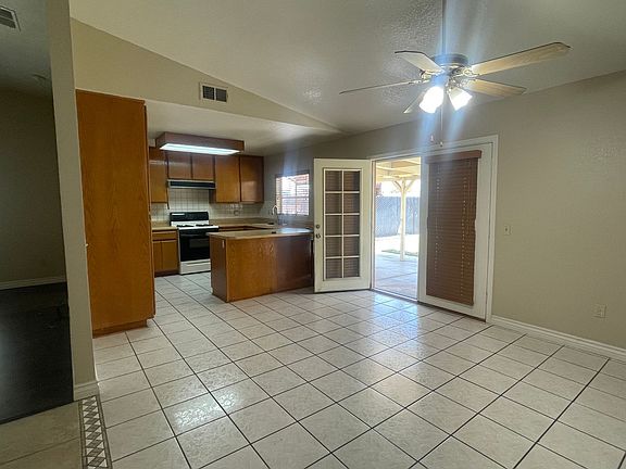 3rd image of 654 Sutter Ave