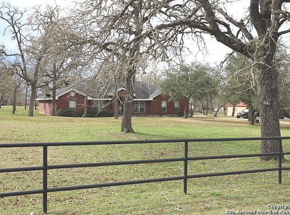 3rd image of 426 Settlers View Dr