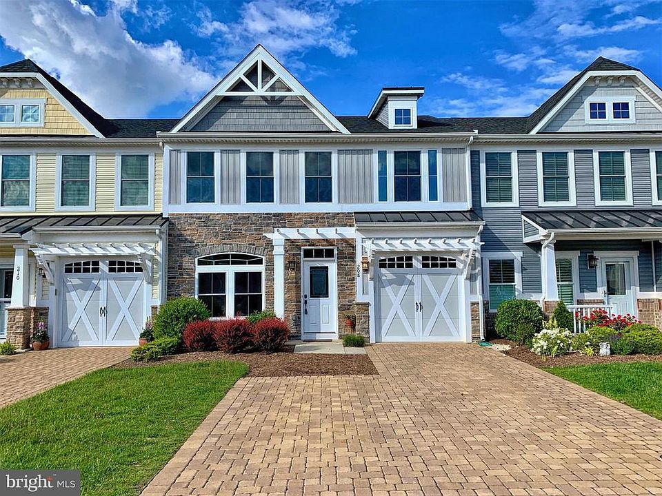 1st image of 208 Samantha Dr